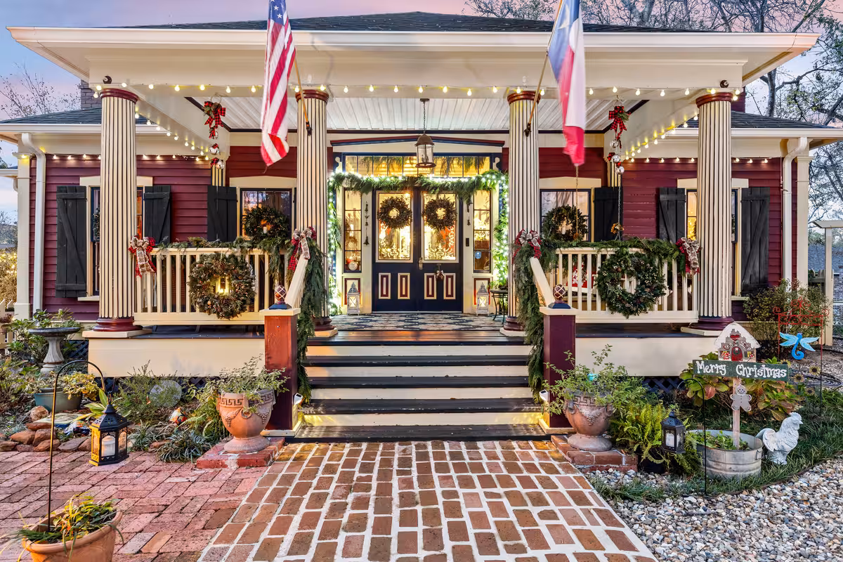 Candlelight Tour at Steamboat Inn